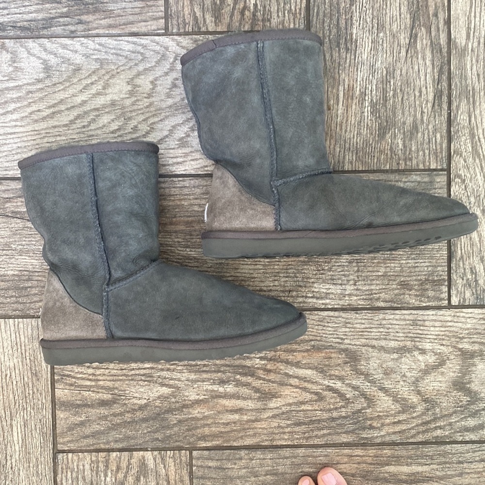 Grey ugg boots - Picture 7 of 11
